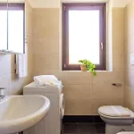 Guesthost - Comfy Near San Giovanni شقة