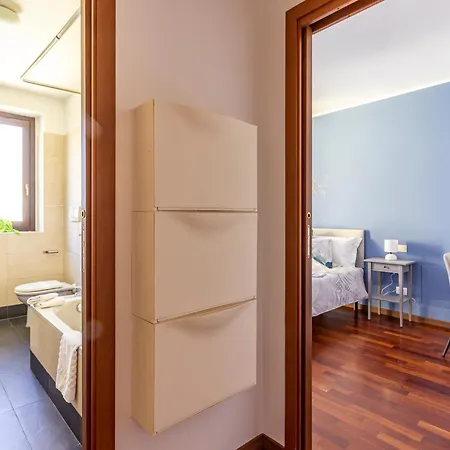 Guesthost - Comfy Near San Giovanni Lägenhet *