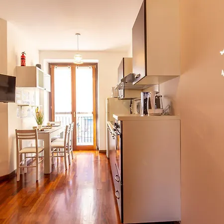 Guesthost - Comfy Near San Giovanni كومو
