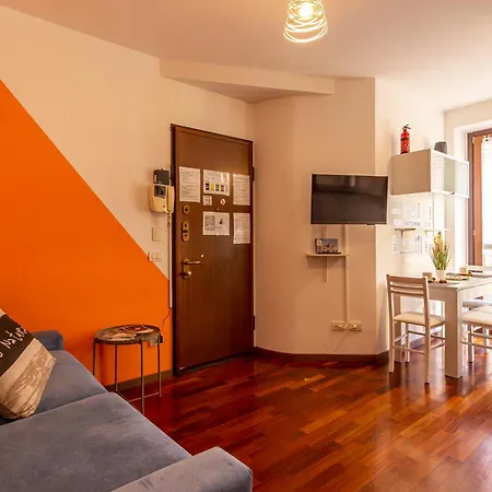 Guesthost - Comfy Near San Giovanni شقة كومو