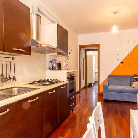 Apartment Guesthost - Comfy Near San Giovanni Como