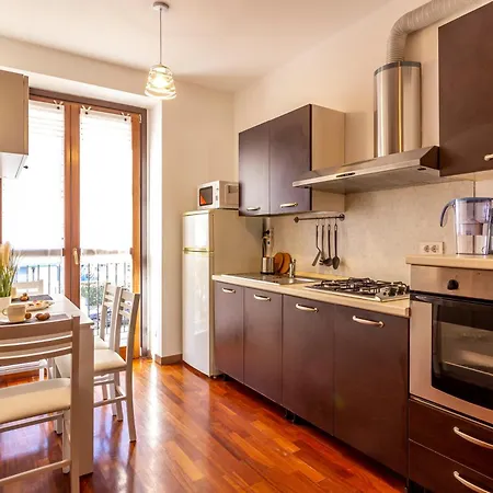 Guesthost - Comfy Near San Giovanni * كومو