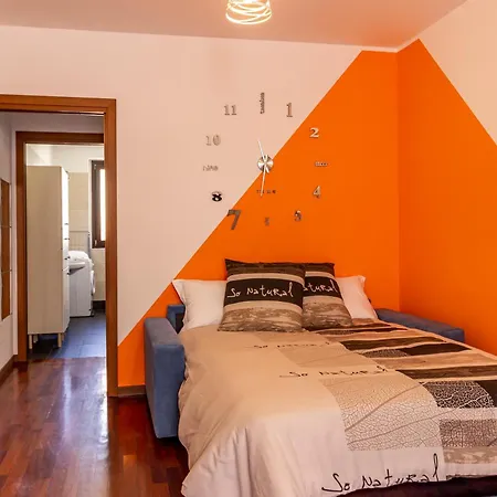 Guesthost - Comfy Near San Giovanni Apartment *