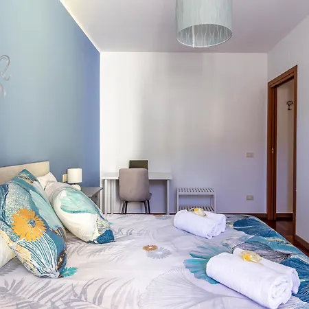 Apartment Guesthost - Comfy Near San Giovanni *